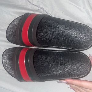 worn few times gucci slides